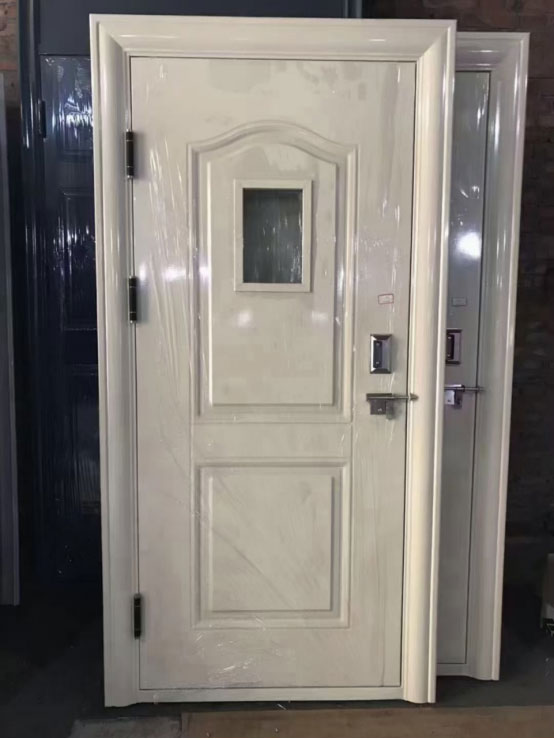 格尔木学校教室门