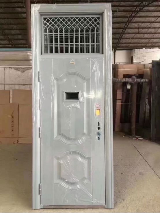 格尔木学校教室门