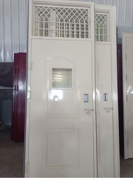 格尔木学校教室门 格尔木学校教室门