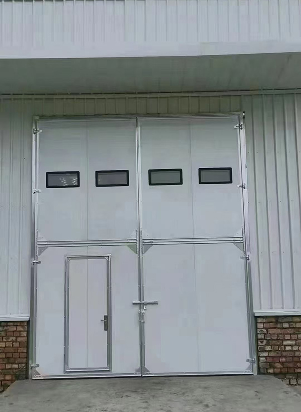 格尔木工业门在设备装配车间出入口的实施记录